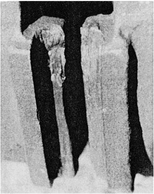 Figure 3-46. Damage to Guide Slots of Flexible Wedge Resulting from Attempted Closure of Wedge Gate Valve with Wedge Rotated and Jammed in Valve Body, Size DN 300 (NPS 12) Class 150.